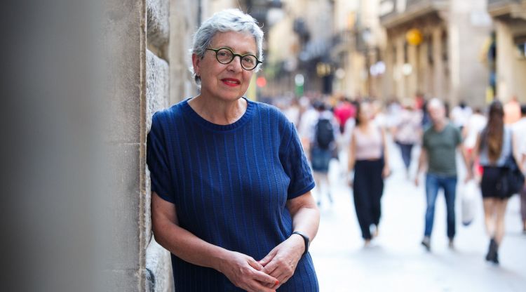 La pregonera de les Fires de Sant Narcís 2019, M. Assumpció Puig, en un carrer de Girona