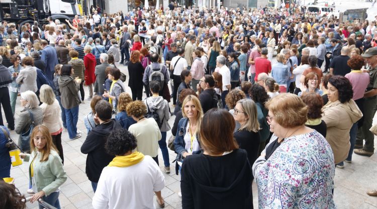 Primers instants de la concentració davant la seu de la Generalitat a Girona. ACN