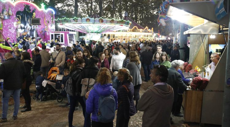 Les atraccions instal·lades a la Devesa durant l'últim dia de les Fires de Sant Narcís. ACN