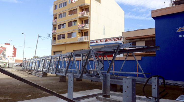 L'estructura de l'antena de telefonia mòbil al Rally Sud de Figueres. ACN