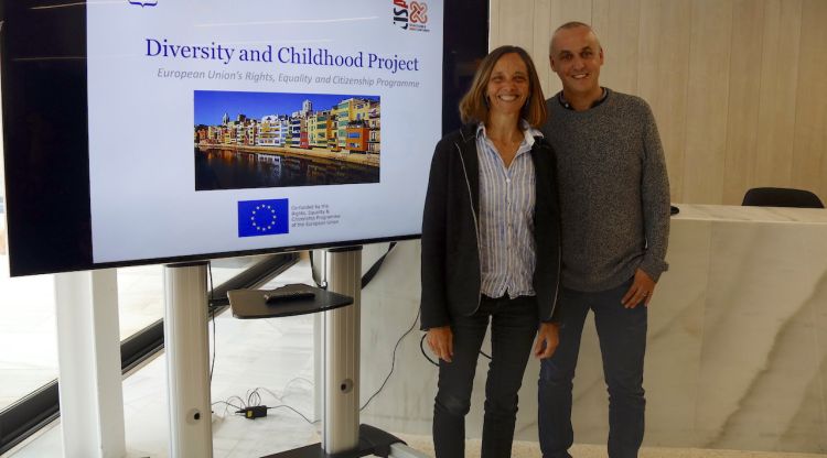 L'investigador Josan Langarita i la vicerectora de Recerca de la UdG, Maria Pla, en la presentació del projecte europeu sobre diveristat. ACN