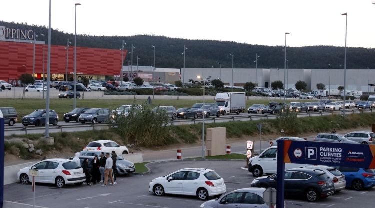 La cua de cotxes en sentit nord per l'N-II a la Jonquera. ACN