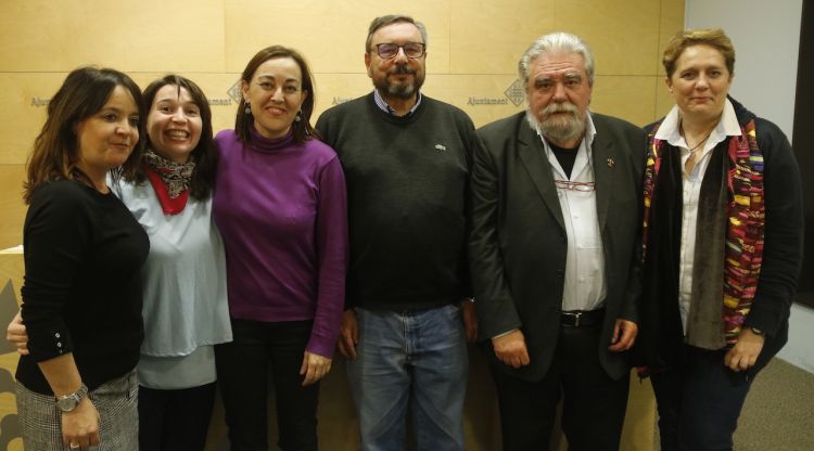 Els sis regidors del PSC de Girona avui durant la valoració del pla de mandat 2019-2023 de JxCAT. ACN