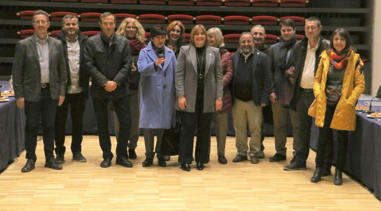 Alguns dels alcaldes assistents a la reunió de Figueres per teixir sinèrgies. ACN