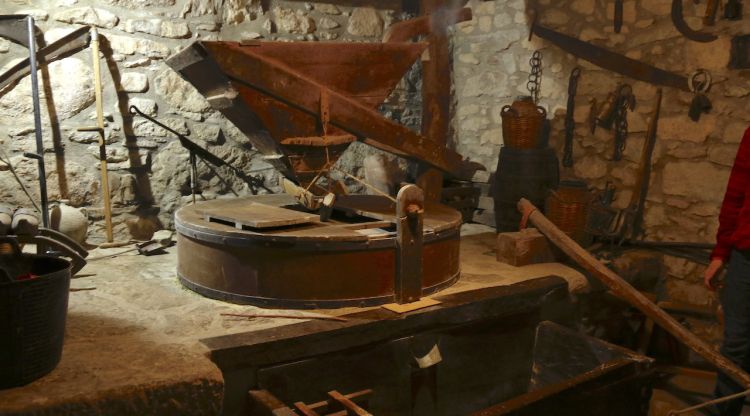 Interior del molí d'Hostalets d'en Bas (Garrotxa). ACN