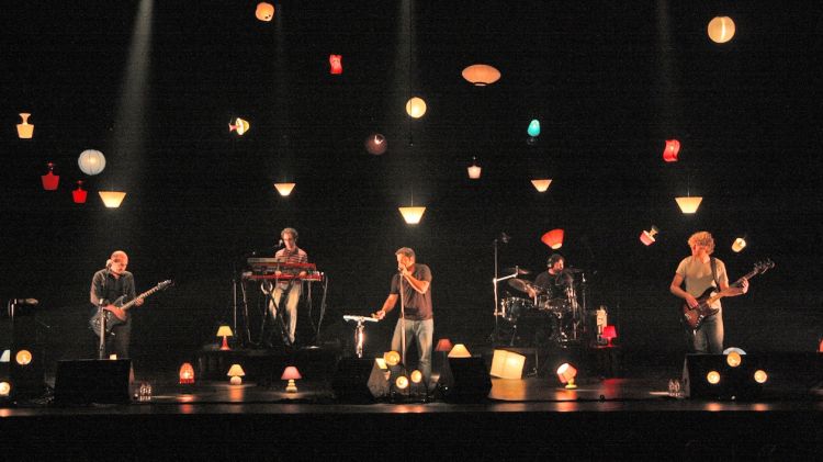 Un moment del concert de 'Lamparetes' dels Antònia Font © ACN