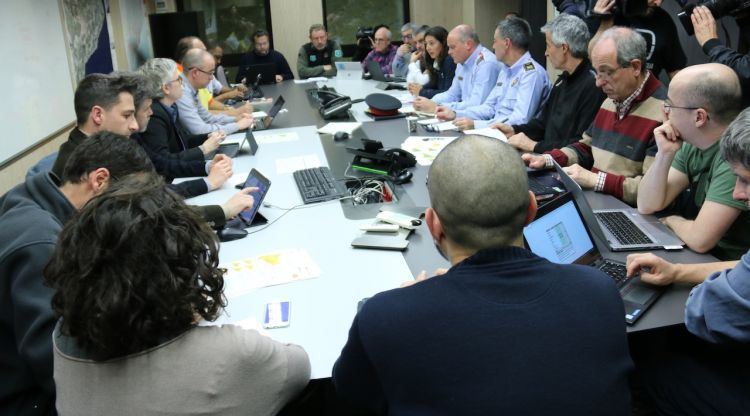 Un moment de la reunió del comitè de seguiment de l'episodi meteorològic advers, a la conselleria d'Interior. ACN