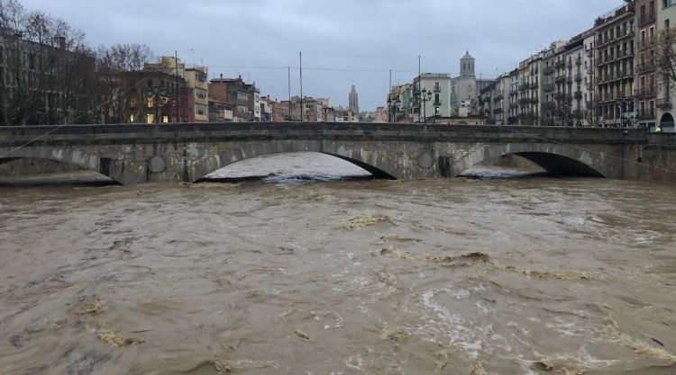 El riu Onyar al seu pas per Girona, aquest matí. M. Estarriola