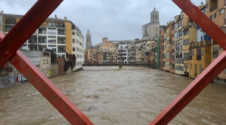 El riu Onyar al seu pas per Girona, aquest matí. M. Estarriola