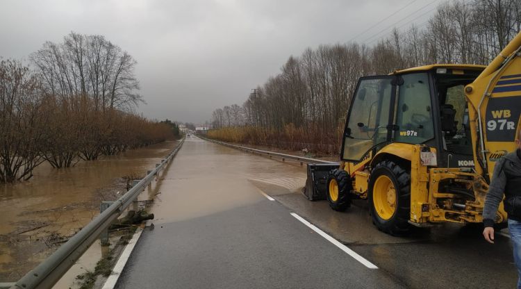 La C-63 entre Anglès i la Cellera de Ter tallada per inundacions. SCT