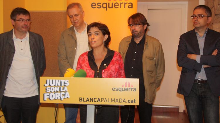 Blanca Palmada, acompanyada d'esquerra a dreta per Miquel Poch, Jordi Presas, Camil Ros i Jordi Martinoy © ACN