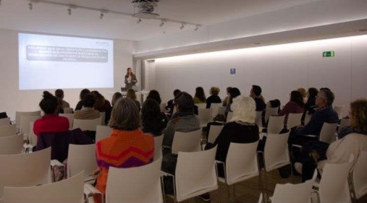Un instant de la xerrada d'ahir a càrrec de la doctora Mariona Rius. Núria Güell