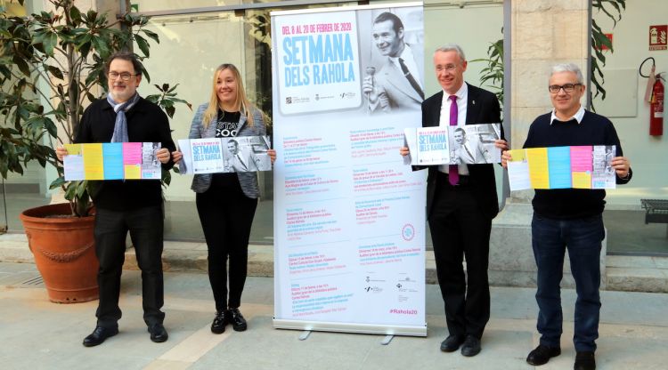 Foto de família de l'acte de presentació de la Setmana dels Rahola. ACN