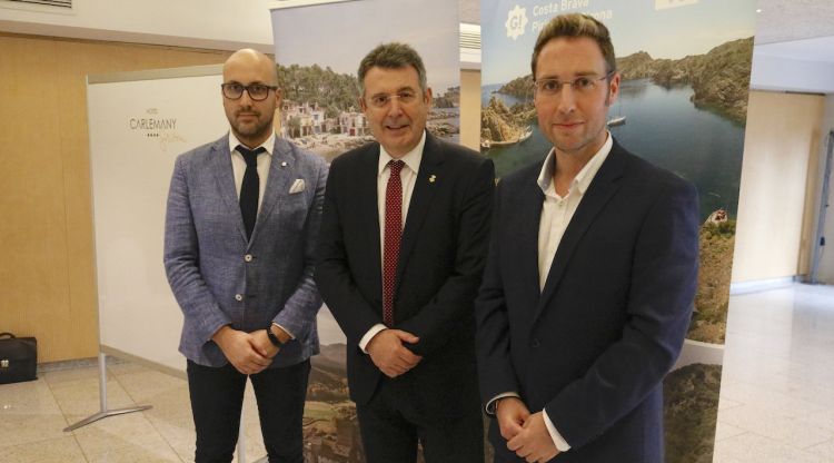 El president del Patronat de Turisme Costa Brava Girona, Miquel Noguer, acompanyat pels vicepresidents de l'ens, Jaume Dulsat i Jordi Masquef. ACN