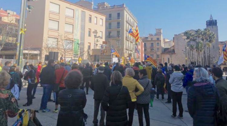 Un instant de la marxa arribant a la Plaça U d'Octubre de Girona