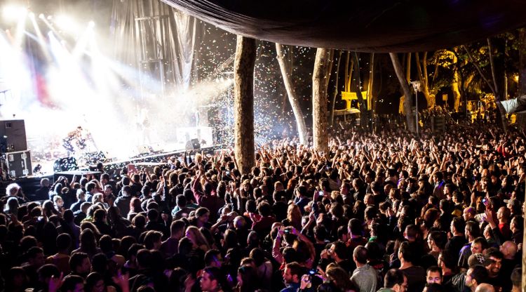 Un concert de barraques de la Festa Major el 2016. www.laselvaturisme.com