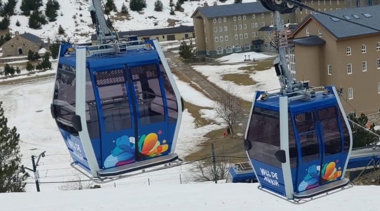 Les noves cabines del telefèric de Coma del Clot de Vall de Núria