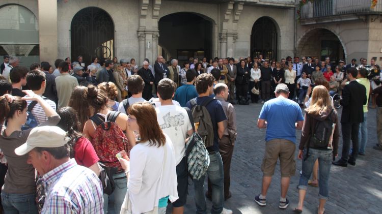 Girona s'ha sumat a la iniciativa i a les 12 del migdia ha guardat un minut de silenci © ACN