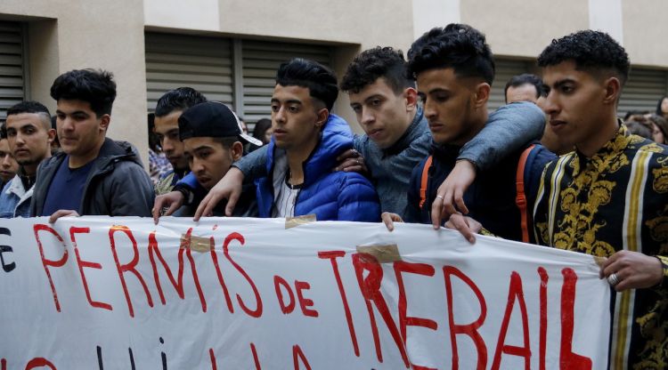 Alguns dels joves immigrants que participen a la tancada a la Universitat de Girona. ACN