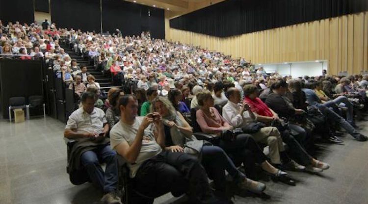 El públic a l'Auditori Teatre Espai Ter de Torroella de Montgrí durant una de les funcions