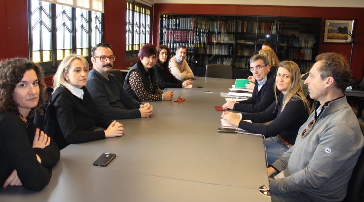 Els assistents a la reunió abans de començar