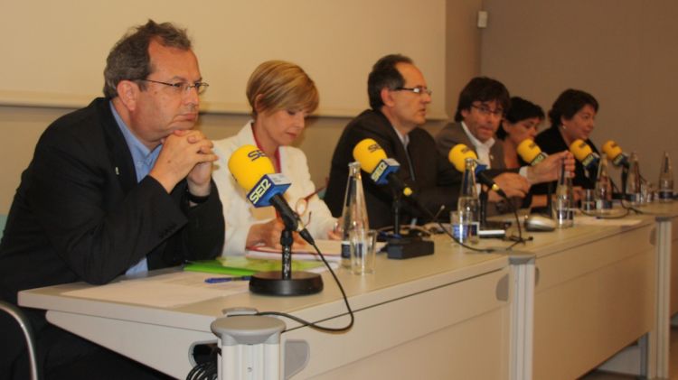 Els cinc candidats al debat que han organitzat el diari El Punt i Ràdio Girona © ACN