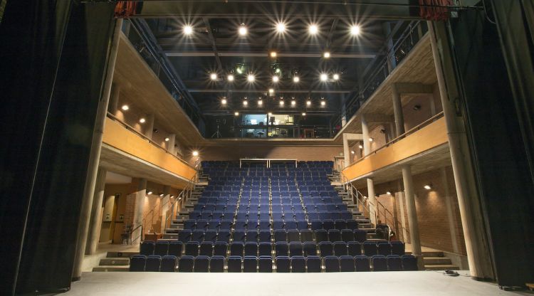 Interior del Teatre de Salt (arxiu)