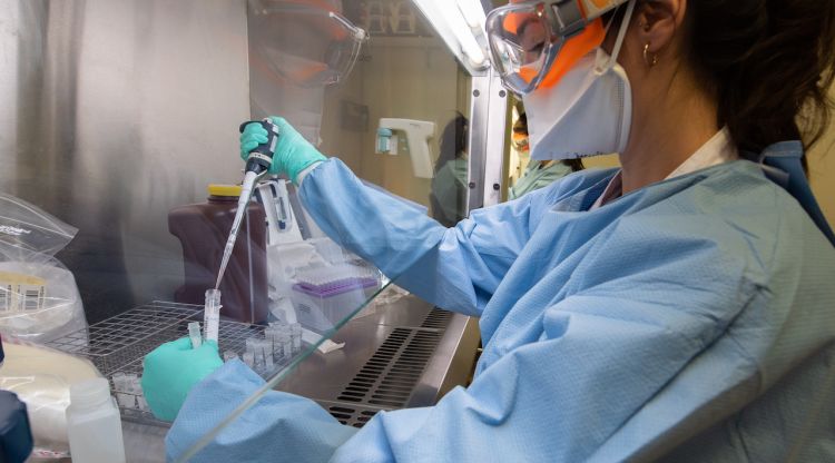 Imatge del laboratori de l'Hospital Clínic que fa proves de coronavirus