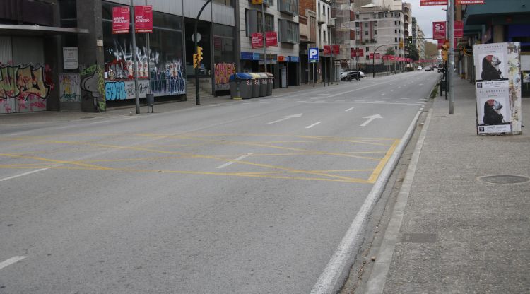 El carrer Barcelona durant el confinament al mes de març. ACN