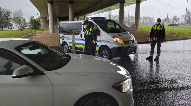 Control d'accés a Girona per la Policia Municipal durant el confinament del passat mes de març