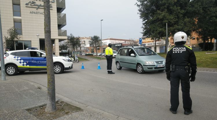 Agents realitzant un control a Palafrugell, ahir