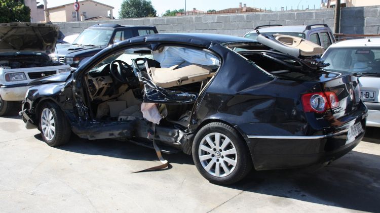El cotxe amb què circulava la finalment víctima mortal de l'accident de Santa Coloma de Farners © ACN