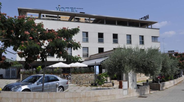 Exterior de l'Hotel Palau Girona a Sant Julià de Ramis