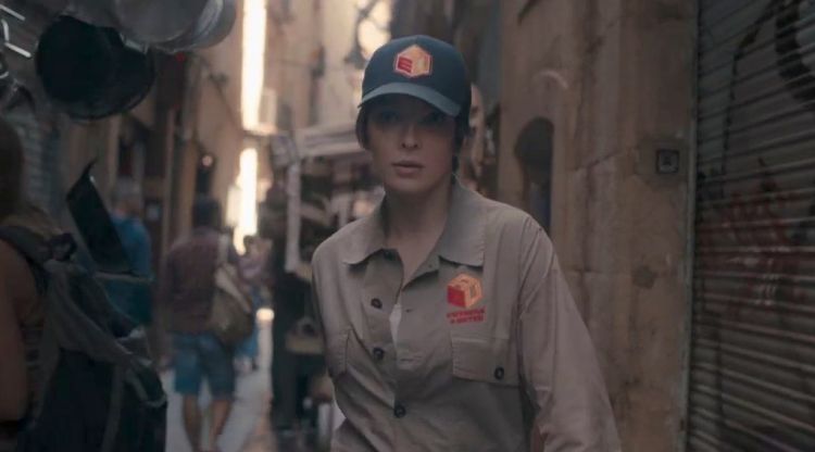 Jodie Comer en una escena rodada al Born de Barcelona i que simula ser Girona. BBC America