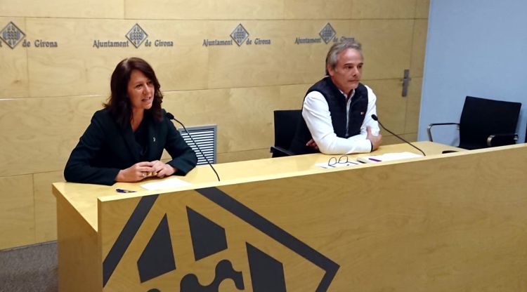 L'alcaldessa de Girona, Marta Madrenas, i el regidor de Cultura i Joventut, Carles Ribas, durant la roda de premsa telemàtica. ACN
