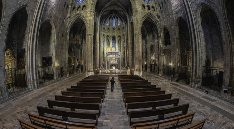 Pla general de la celebració de la missa del Dijous Sant a Girona, amb la Catedral del tot buida arran de l'estat d'alarma pel coronavirus.. Àngel Almazan