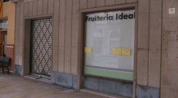 Una fruiteria regentada per xinesos tancada a la Bisbal d'Empordà. ACN
