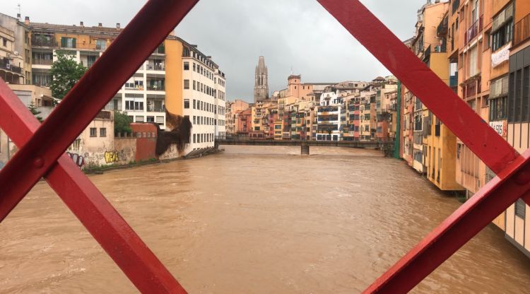 El riu Onyar al seu pas per Girona, aquest matí. M. Estarriola