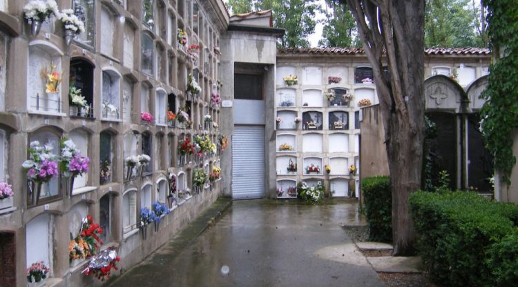 Interior del cementiri de la ciutat. Ràdio Olot