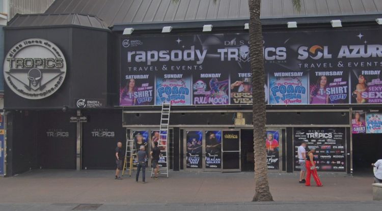Exterior de la discoteca Tropics de Lloret de Mar