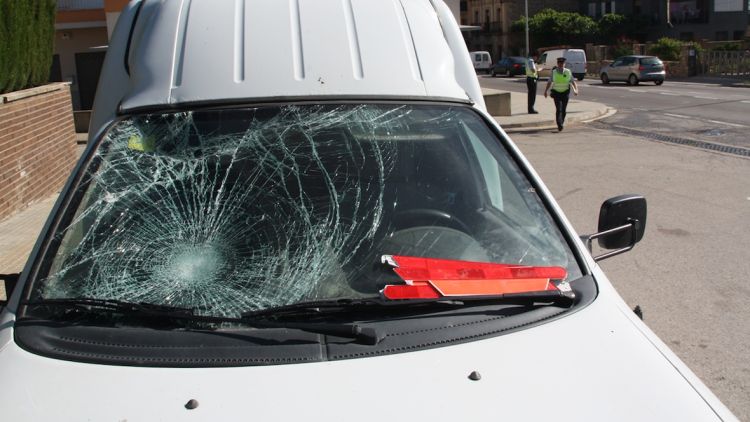 El vehicle implicat en l'atropellament molt a prop del lloc dels fets, a Bàscara © ACN