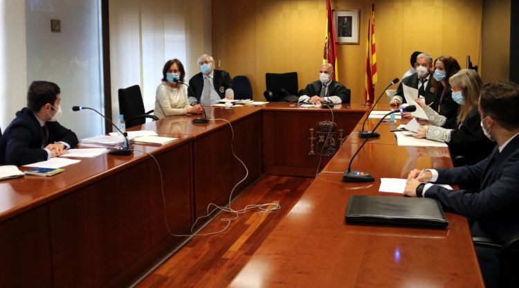 Sala de vistes de la secció 3a contenciosa-administrativa a l'inici del segon dels quatre judicis per autoritzar manifestacions en cotxe de Vox. ACN