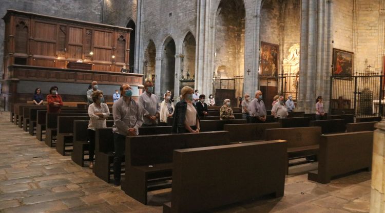 Els assistents a la missa de la Pentacosta a la Catedral de Girona aquest matí. ACN