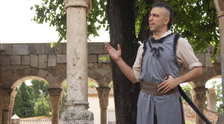Un dels personatges de la visita guiada 'Peralada: cendres, cèntims i celebracions'. Leyre Barceló