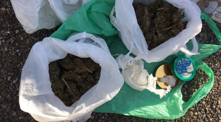 La marihuana i la cocaïna intervinguda pels Mossos al vehicle en què anaven els dos detinguts