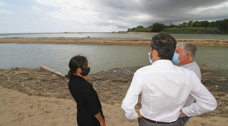 L'Ajuntament de Blanes va visitar ahir el Delta de la Tordera per veure les destrosses fetes per l'excavadora