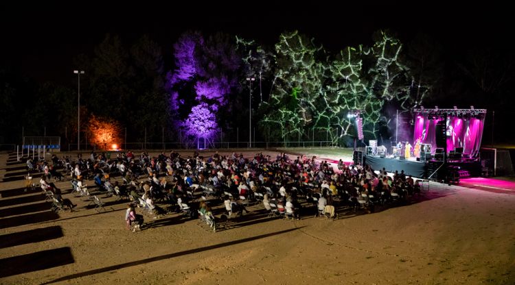 Els assistents al concert d'Andrea Motis aquest passat dissabte. Xènia Gasull