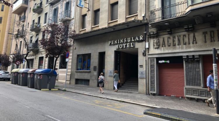Exterior de l'Hotel Peninsular de Girona on s'allotjaran els familiars i acompanyants de turistes amb coronavirus. ACN