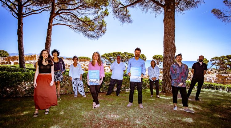 Foto de família de la presentació del Festival Portalblau de l'Escala