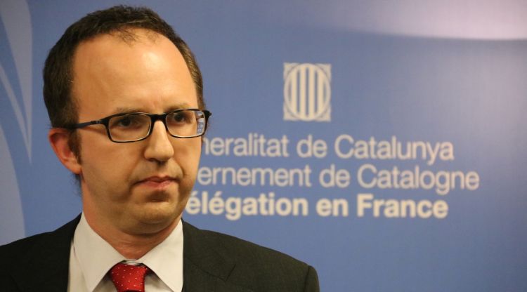 Pla curt del delegat del Govern a França, Daniel Camós, durant l'acte de reobertura de la delegació a París (arxiu). ACN